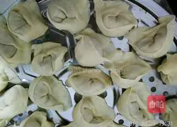 Illustration of how to make fresh wontons 6