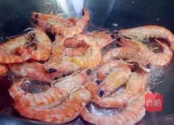 Illustration of braised shrimp in oil 4