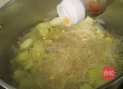 Bean sprouts and loofah soup recipe 9