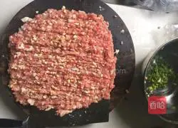 Illustration of how to make meatballs, bamboo fungus and jade belt soup 1