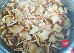 Illustration of making braised noodles 8