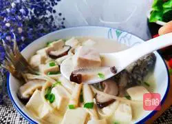 How to make crucian carp, tofu and mushroom soup Illustration 10