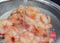 Illustration of how to make smooth egg and shrimp 2