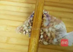 Illustration of how to make peanut sesame candy 5