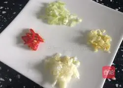 Illustration of how to stir-fry soybean sprouts 3