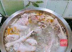 Fresh taro, snail slices, black beans, gorgon seeds, Polygonatum odoratum, tea tree mushrooms and stewed hen soup illustration 5