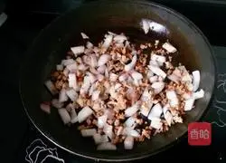 Illustration of how to make tomato and minced meat pasta 6