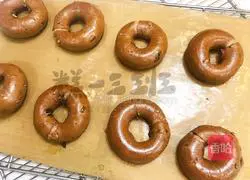 Illustration of how to make black walnut bagels 14