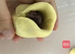 Illustration of how to make pumpkin buns with red bean paste 8
