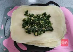 Illustration of how to make spring cake and leek box 15