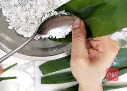 Illustration of how to make crystal rice dumplings 7