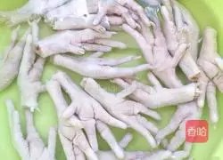 Illustration of how to make cold chicken feet 1