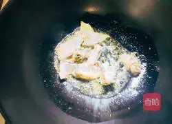 Illustration of how to make mushroom and tofu soup 4