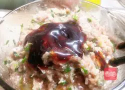 Green and white radish meat filling Illustration of how to make pot stickers and dumplings 5