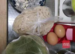 Illustration of how to make cabbage and egg fried pancakes 1