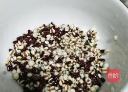 Illustration of how to make barley and red bean water 8