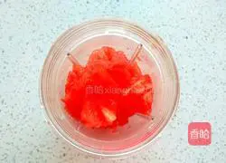 Illustration of how to make watermelon juice 2