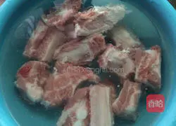 Illustration of how to make steamed pork ribs with black bean sauce 1
