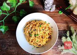 Illustration of how to make scallion oil noodles 9