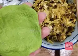  Illustration of how to make spinach buns 5