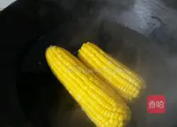 Illustration of how to make freshly squeezed corn juice 2