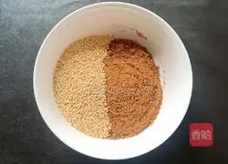 Illustration of how to make sesame rolled gold balls 13