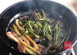 Illustration of how to make scallion noodles 9