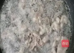 Illustration of how to make tomato fat beef noodles 5