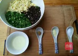 Illustration of the lazy version of leek and egg buns 2