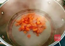 Illustration of how to make vannamei shrimp and carrot soup 9