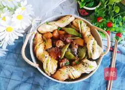 Illustration of how to make braised beans and flower rolls 16