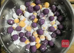 Illustration of how to make coconut milk and nectar meatball soup 11