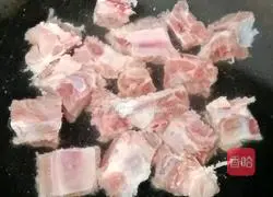 Illustration of how to make papaya and pork ribs soup 2