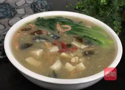 Illustration of how to make shrimp skin and preserved egg soup 14 