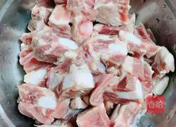 Tomato and pork ribs soup | Illustration of how to nourish skin and supplement calcium 2