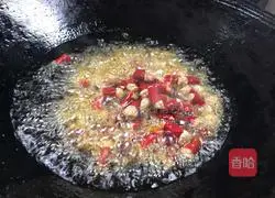 Illustration of how to make chili crisps 13