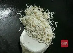 Illustration of how to make whitebait scrambled eggs 5