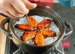 Illustration of how to make Coke Chicken Wings with Noodles 11