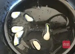 Illustration of how to make tomato, enoki, and egg soup 4