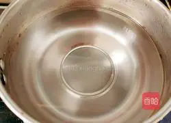 Illustration of how to make healthy red grape and wolfberry soup 4