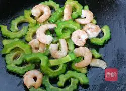 Illustration of how to make fried shrimps with bitter melon 9