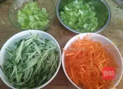 Illustration of how to make fried noodles for the Lantern Festival on the 15th day of the first lunar month 2