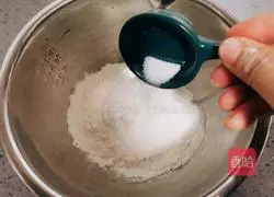 Illustration of how to make tofu rolls 2