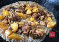 Illustration of how to cook chicken legs stewed with potatoes 14