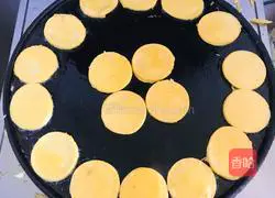 Illustration of making cornmeal cake 8