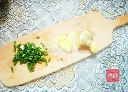 Illustration of how to make mushroom and chicken soup 4