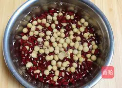 Recipe for sleeping longan and red bean soup (nourishing blood and calming the nerves) 2