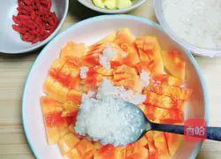 Steamed papaya stuffed with white fruit wine | Breast enlargement and beauty recipe illustration 4