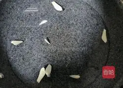 Illustration of Laoganma's soy sauce noodles 3