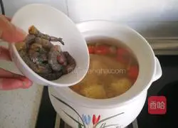 Illustration of how to make shrimp and corn tonic soup 15